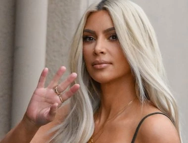 Η Κιμ Καρντάσιαν φωτογραφίζεται γυμνή και «ρίχνει» το Instagram (φωτό)